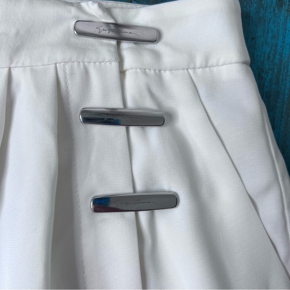 Giorgio Armani Pleated Snap-Closure Shorts Size Medium - Picture 12 of 16